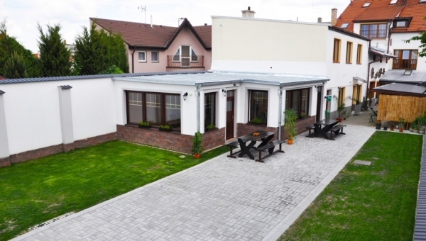 Nová zahrada za penzionem U Kola